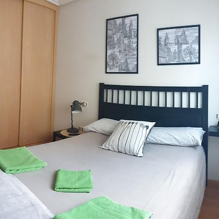 Apartamento "Los Prados" Wifi Y Parking Oviedo Kültér fotó