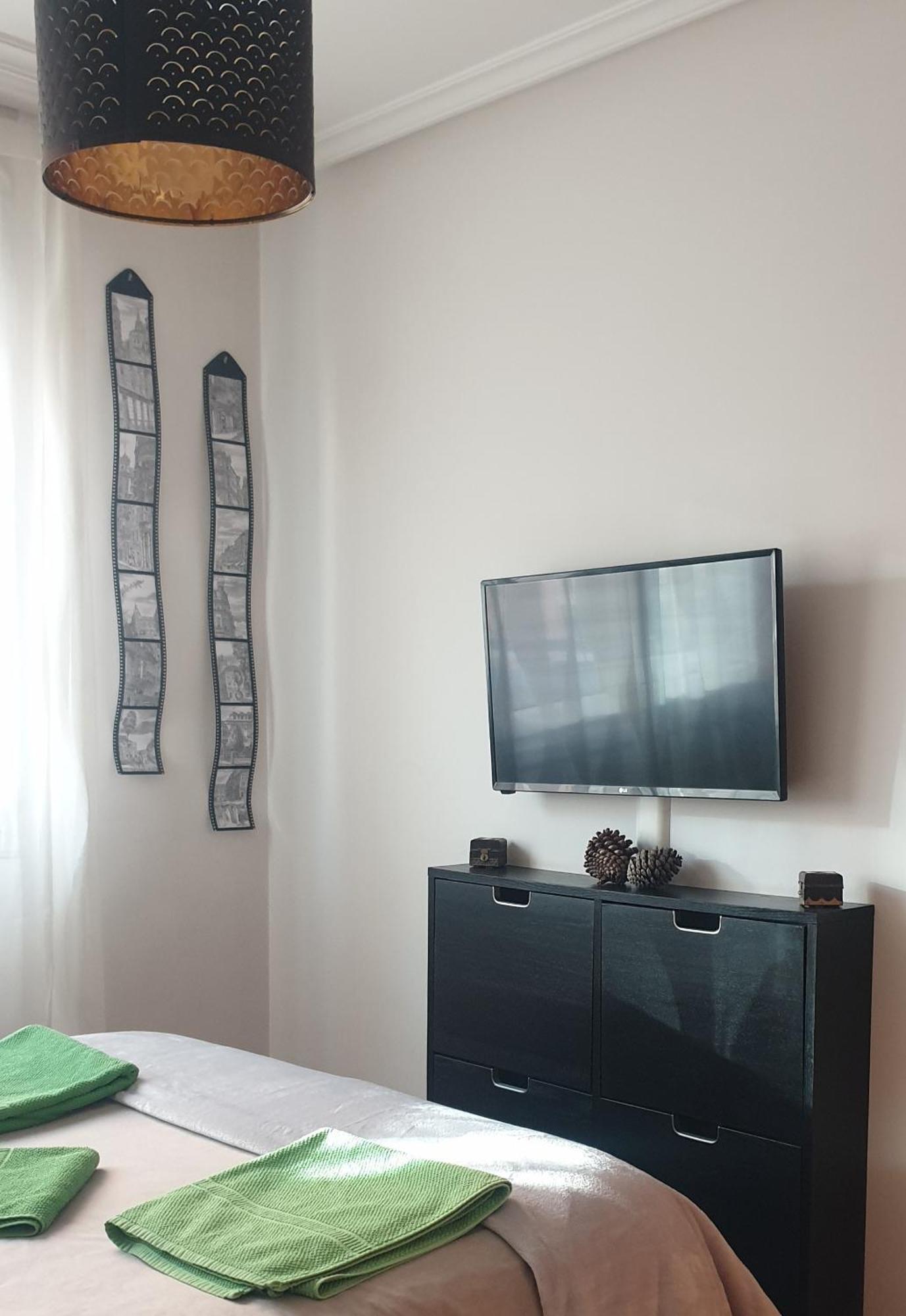 Apartamento "Los Prados" Wifi Y Parking Oviedo Kültér fotó