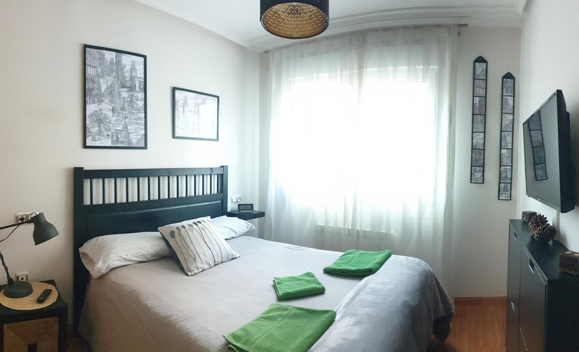 Apartamento "Los Prados" Wifi Y Parking Oviedo Kültér fotó