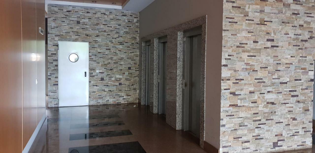 Apartamento "Los Prados" Wifi Y Parking Oviedo Kültér fotó